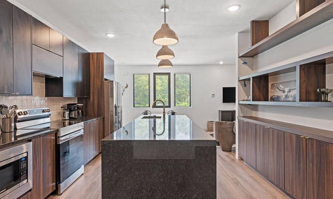 Shawnee Apartamento | Tumbleweed - Walkable + Dog Park + Outdoor Space
