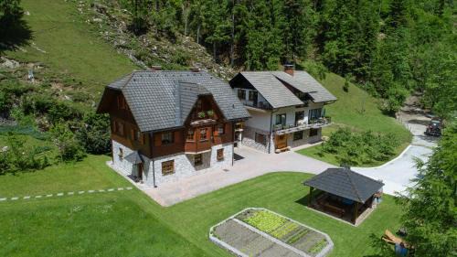 Solcava Casa | Turistična kmetija Čerček