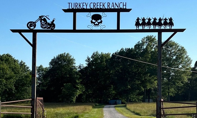 Osceola Cabina | Turkey Creek Barndominium home in country setting located in Osceola, Missouri