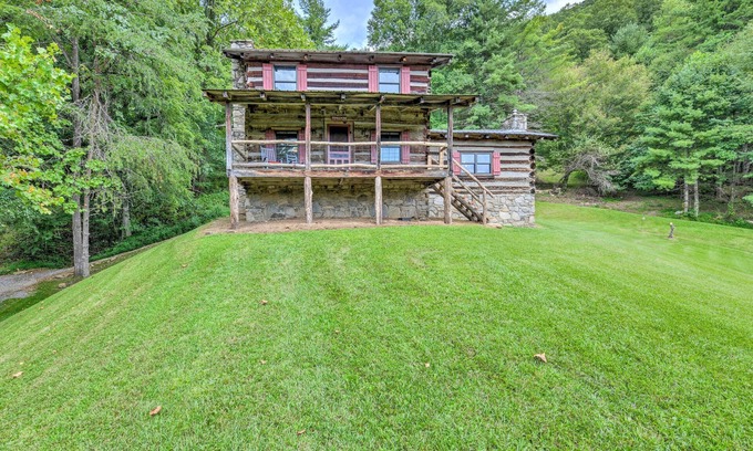 Clyde Cabina | 'Turkey Hollow Cabin' w/ Stunning Open Views!