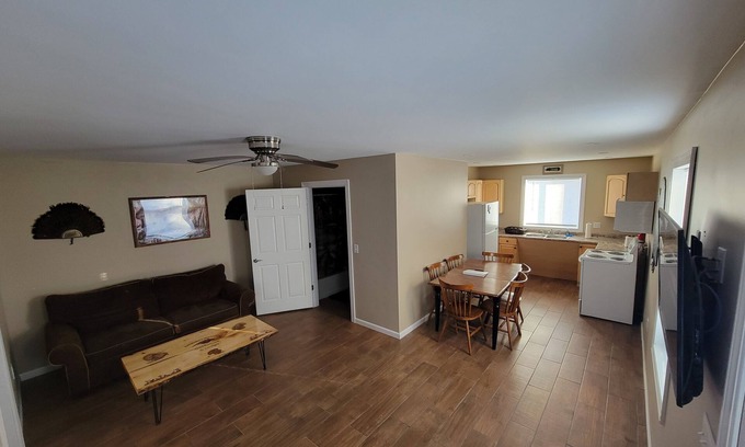 South Aroostook Apartamento | Turkey Tale - Charming 2-bedroom apartment in delightful Linneus with WiFi
