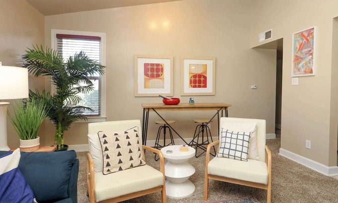 Oxford Condominio | Turnberry's Top-Floor by Apex Short Term Stays