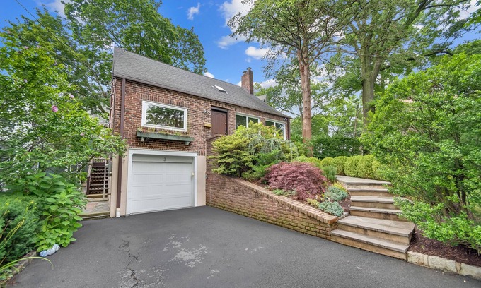 Larchmont Casa | Turnkey 5 Bedroom Home in Prime Larchmont