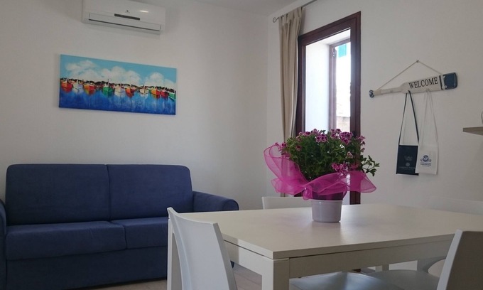 Calasetta Apartamento | Casa turquesa a pocos pasos de la playa con vista al mar (IUN P7111)