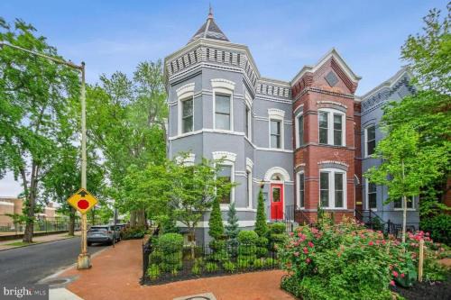 Stanton Park Casa | Turreted Townhouse - full of wonder