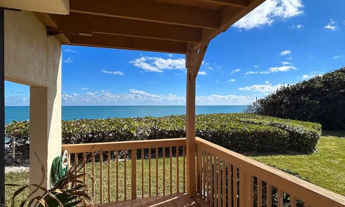 Melbourne Beach Casa | Turtle Beach Paradise - Immerse yourself in a Water Front Tropical Paradise