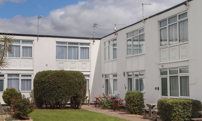 Dawlish Warren Cabaña | TURTLE CHALET, pet friendly in Dawlish Warren