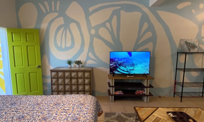 Nazareth Apartamento | Turtle Cove 1 King Bed with Pool. Walk to Red Hook