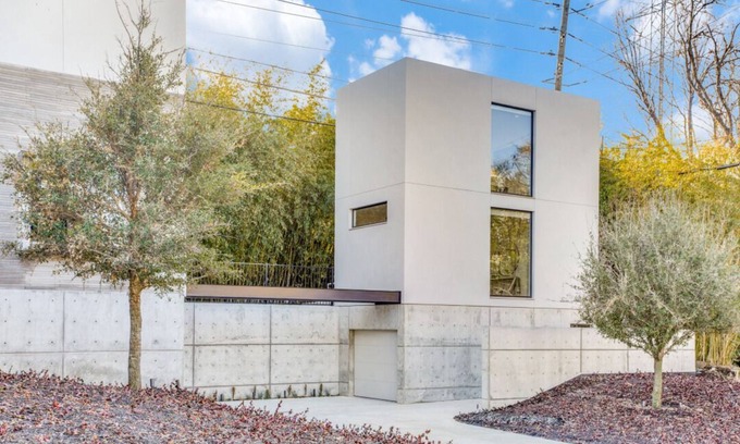 Oak Lawn Cabaña | Turtle creek Trailhouse, adjoining the Katy Trail