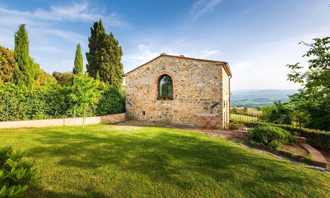 San Macario In Monte Cabaña | TUSCAN COTTAGE WITH PRIVATE GARDEN AND PANORAMIC POOL. 1 KM WALK TO THE VILLAGE.