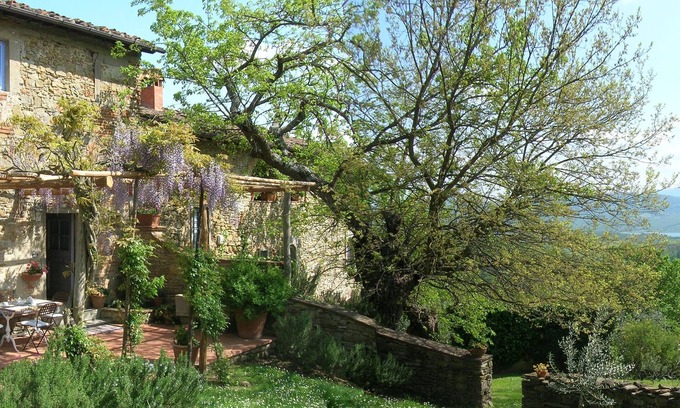 Barberino di Mugello Casa | Toscana granja, bellamente restaurada con jardín, cerca de Florencia.