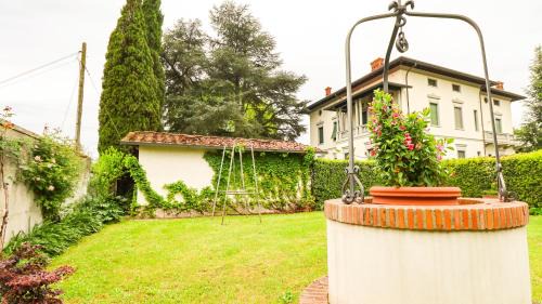 Massa e Cozzile Apartamento | TUSCAN HOUSE WITH GARDEN - with Wi-Fi, Free Parking