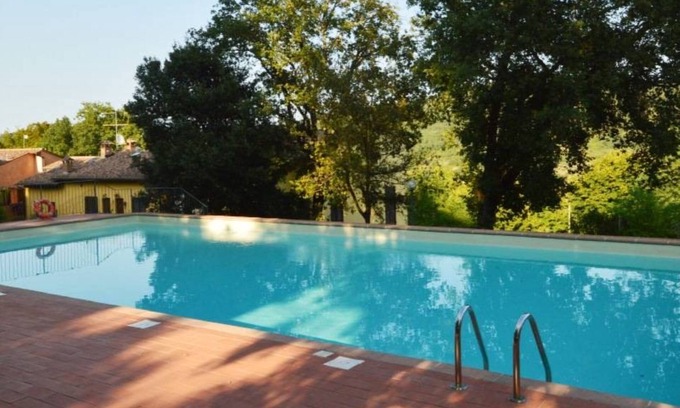 Radicondoli Apartamento | Tuscan Sun With Shared Pool