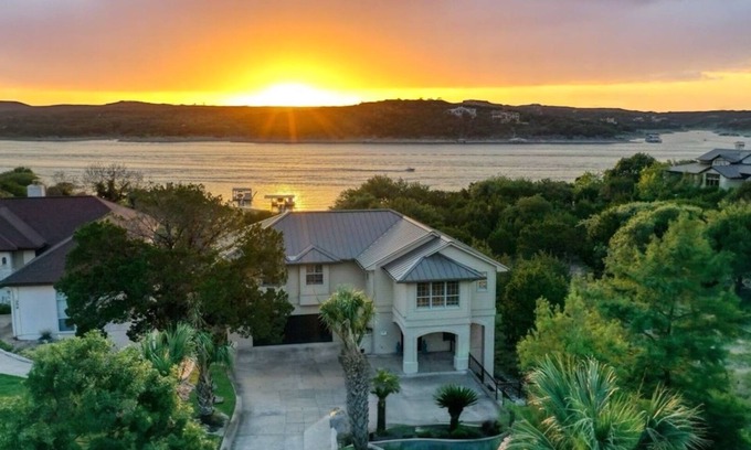 Point Venture Casa | Tuscany - Lake Travis Lakefront - Private Dock