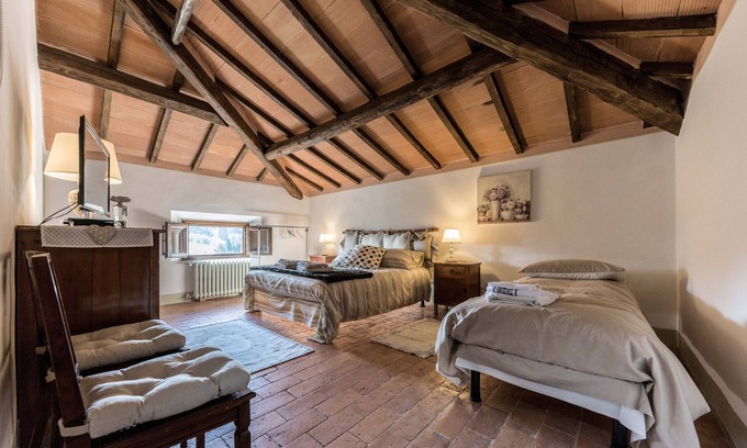 Usigliano Casa | ¡Vacaciones en Toscana, familia y amigos!