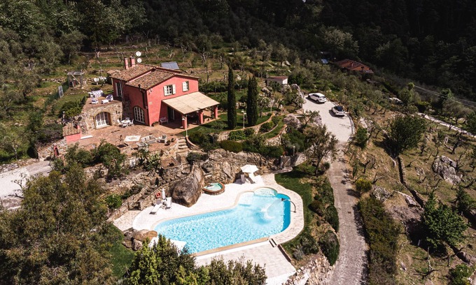 Buti Villa | Villa en el corazón de la Toscana con piscina privada y vistas panorámicas.