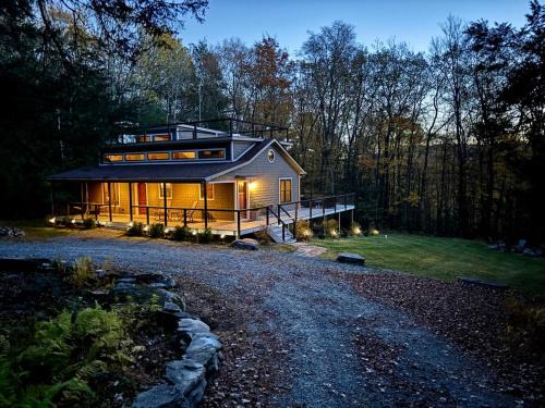 Pond Eddy Casa | Tuthill Tree House - Secluded Mountain Cabin with Roof Deck