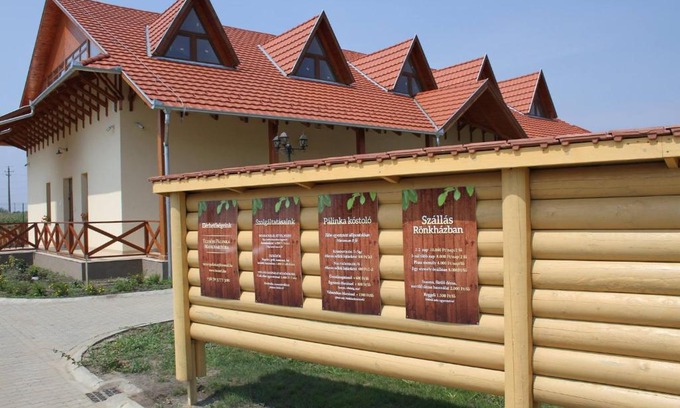 Tuzser Casa | Tuzséri Pálinka Tanya