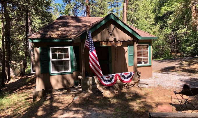 Twain Harte Cabina | Twain Harte CA Cute Cozy Cabin Sleeps 4, 1 Bedroom, Hot Tub.