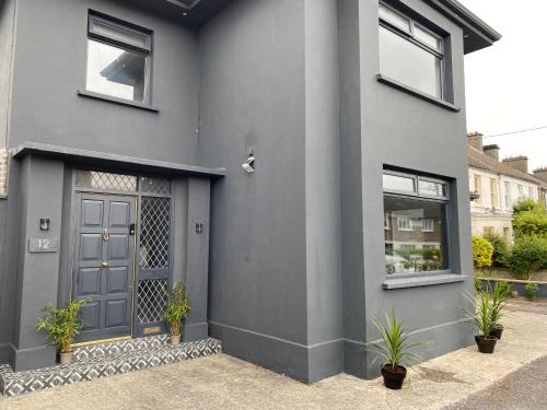 Claddagh Casa | Twelve - Boutique Guest House -Galway City Centre -6 Bed En-Suite - Free Parking