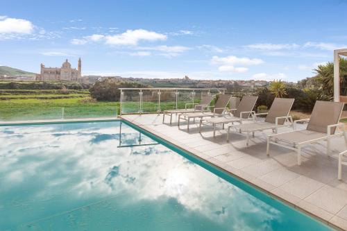 Ta' Għammar Casa | Twilight Gozitan Farmhouse With Pool - Happy Rentals