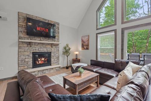 Albrightsville Chalet De Esquí | Twin Chalet - 6 BDs Hot Tub Game Area and more