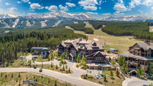 Breckenridge Casa | Twin Chutes by AvantStay Beautiful Ski in Ski out Condo w access to Hot Tub Gym