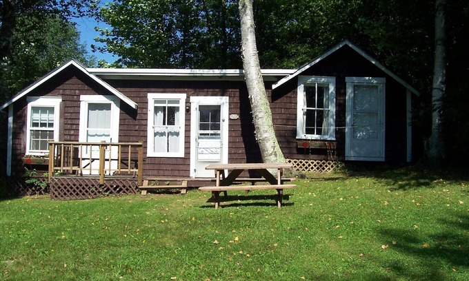 Charleston Cabaña | TWIN Cottage - Cozy cottage with generous deck and beautiful lake view.