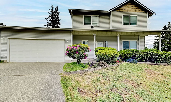 Holly Casa | Twin Creeks | Central AC, Office, 2-Car Garage | Grill, Fenced Yard & Lawn