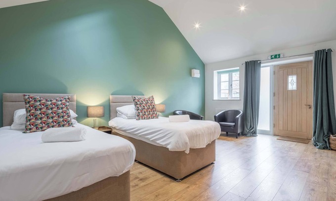 Cambridge Apartamento | TWIN Deluxe Disabled Access and Wet Room with Courtyard View - Newton