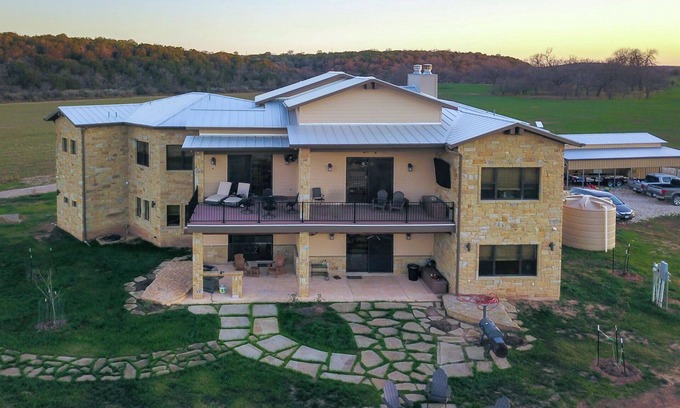 Goldthwaite Casa | Twin Hills River Ranch Elegant Goldthwaite Escape, sleeps 20+ May Special 550