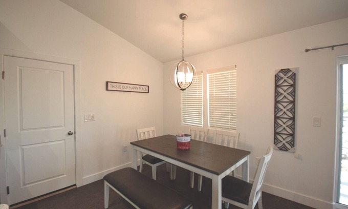 Williams Casa | Twin Lakes Cottage Close to the Polar Express