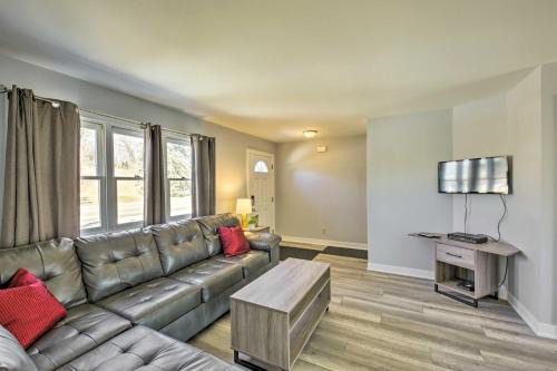 Twin Lakes Casa | Twin Lakes Escape with Deck Less Than 1 Mi to Beach!