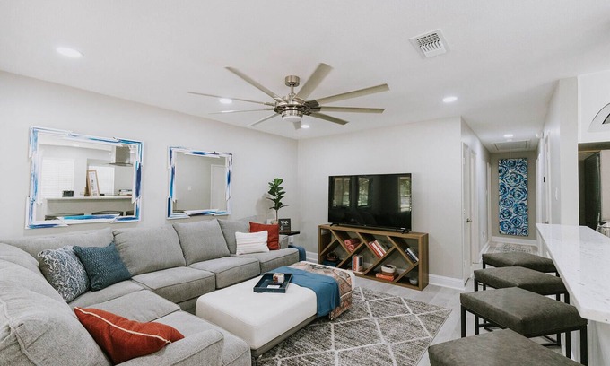 Ocean Springs Casa | Twin Oaks - close to beach & downtown Ocean Springs!