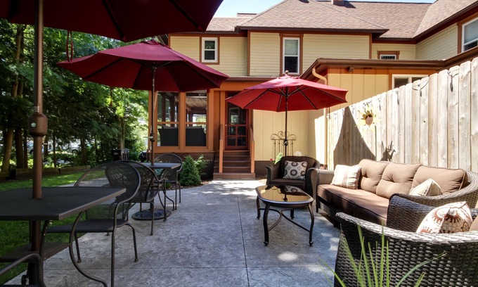 Saugatuck Cama Y Desayuno | Twin Oaks Inn