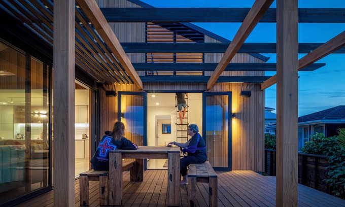 Rewa Casa | Twin Peaks Beach House - New Plymouth Holiday Home