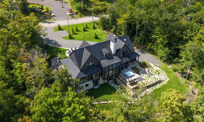 Morin Heights Casa | TWIN PEAKS - LUXURY 5BR SKI-IN /SKI-OUT