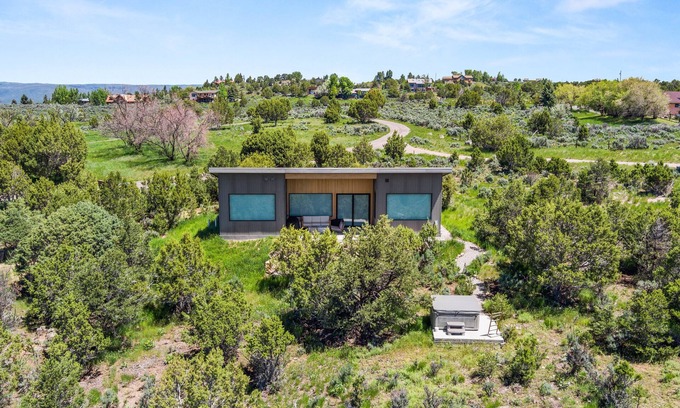 Missouri Heights Casa | Twin Peaks | Scenic Hot Tub + Serene Design