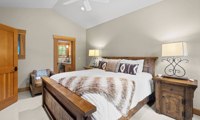 Ponderosa Palisades Casa | Twin Pine Retreat | Firepit, Garage & Hot Tub