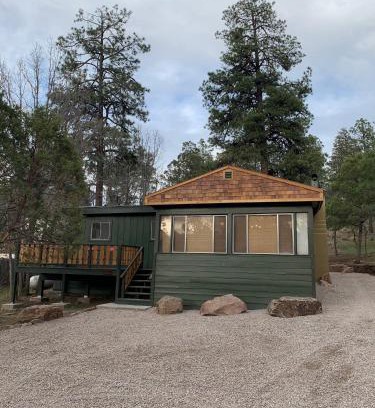 Ruidoso Casa | Twin Pines Casita - Big Yard, View, Porch, Hot Tub, & Charm