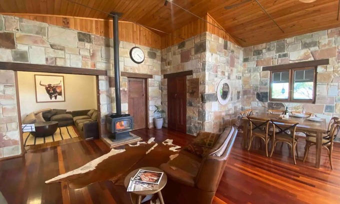 Raleigh Otro | Twin River Ranch - The Main House and The Flat