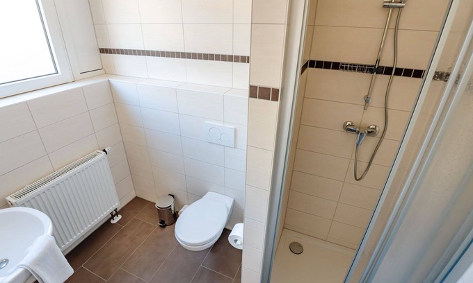 Heilbad Heiligenstadt Apartamento | Twin room with private corridor bathroom / Iberg view - Sonnenschein Hotel &