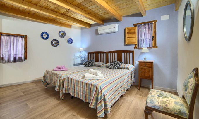 Ejulve Casa | Doble con dos camas-Baño Privado-Vista a la Montana-Azul