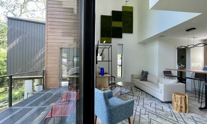 Lancaster Cabaña | Twin Sycamore River Cottage, “Sunshine”