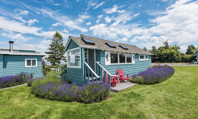 Sequim Cabaña | Twin View Cottage - King, Futon, jetted tub