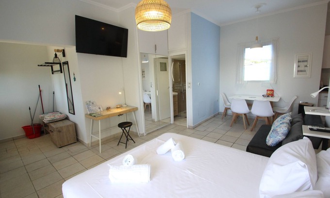 Agia Marina Apartamento | Twins House by Frangki