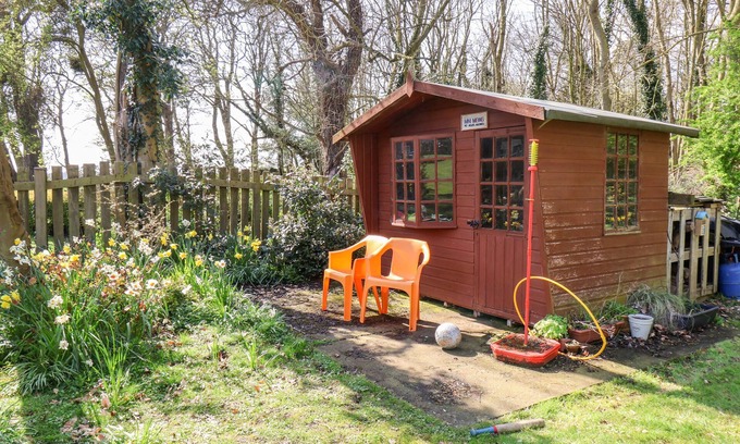 Bridlington Cabaña | Twitchers' Den