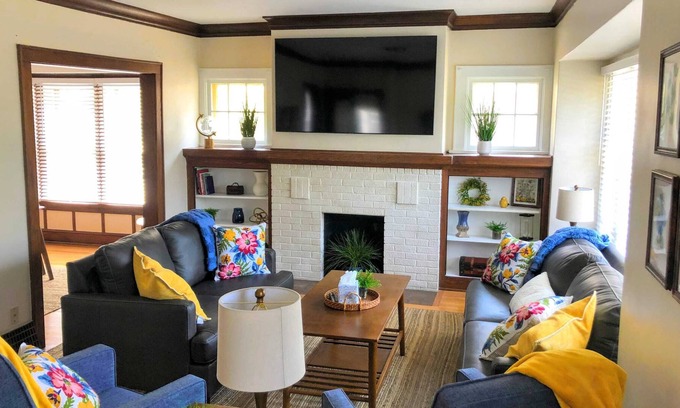 Shorewood Casa | Two 3 Bedroom units/Entire building I Shorewood