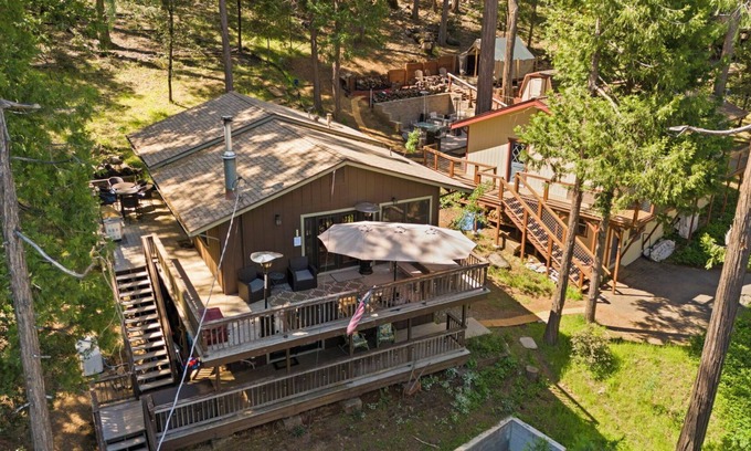 Twain Harte Cabina | Two adjacent Summer Cabins w/ hot tub and glamping - sleeps 20