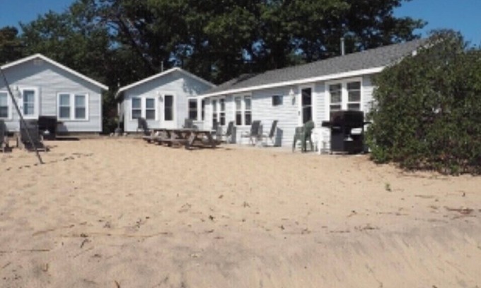 Au Sable Charter Township Complejo | Two Bedroom Cabin On The Beach, sleeps 6